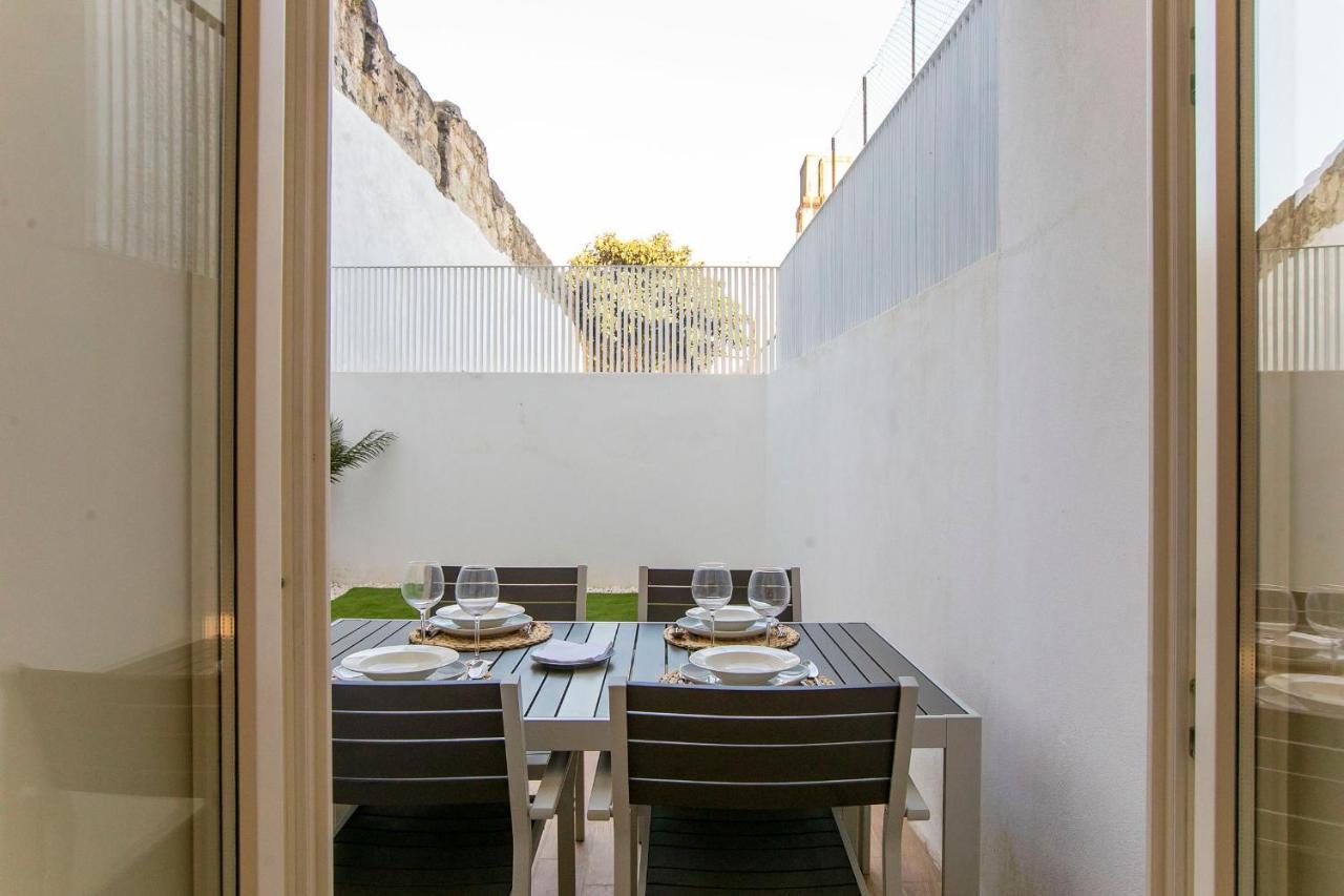 Wonderful Duplex W Private Patio & Ac By Lovelystay 포르투 외부 사진